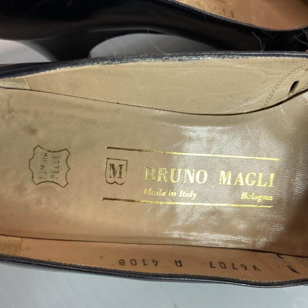 Vintage dark navy size 7 open toe Bruno Magali Italian made pumps. B17 2” heels - Picture 4 of 6